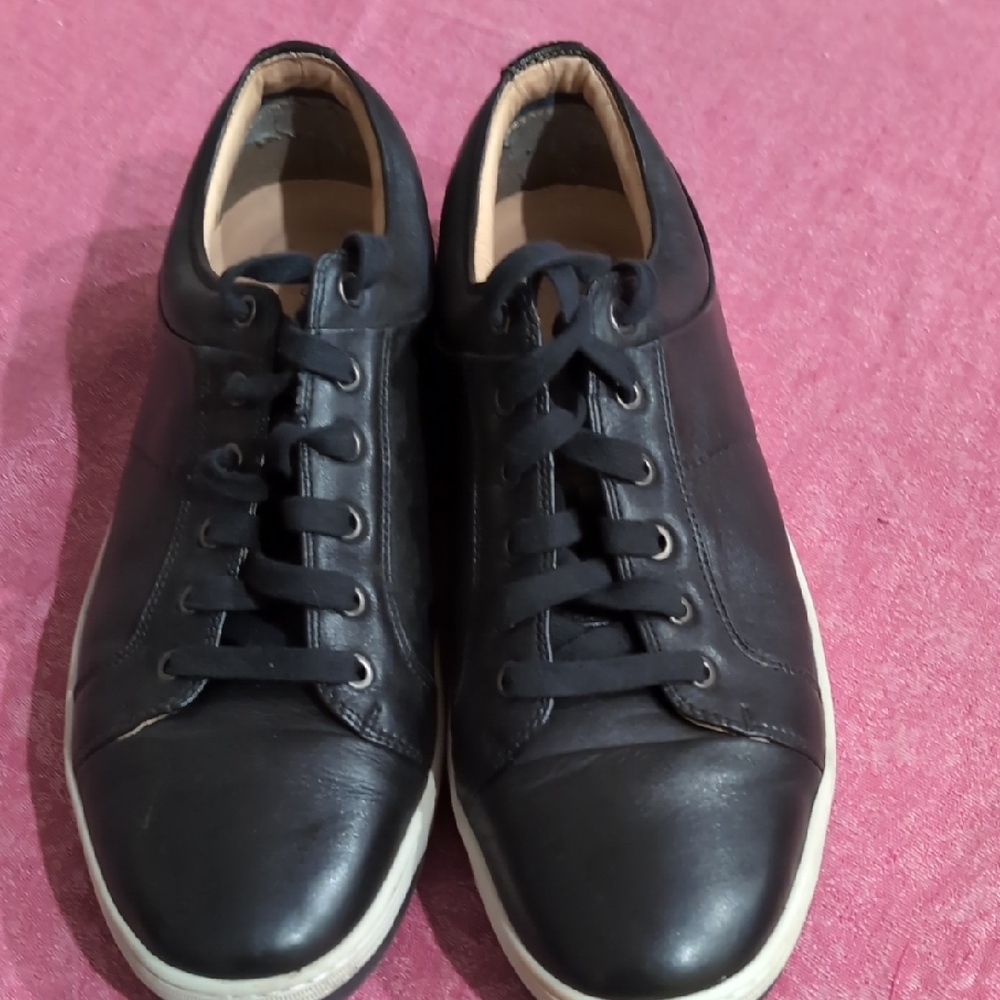 Sleek Black Leather Men's Sneakers